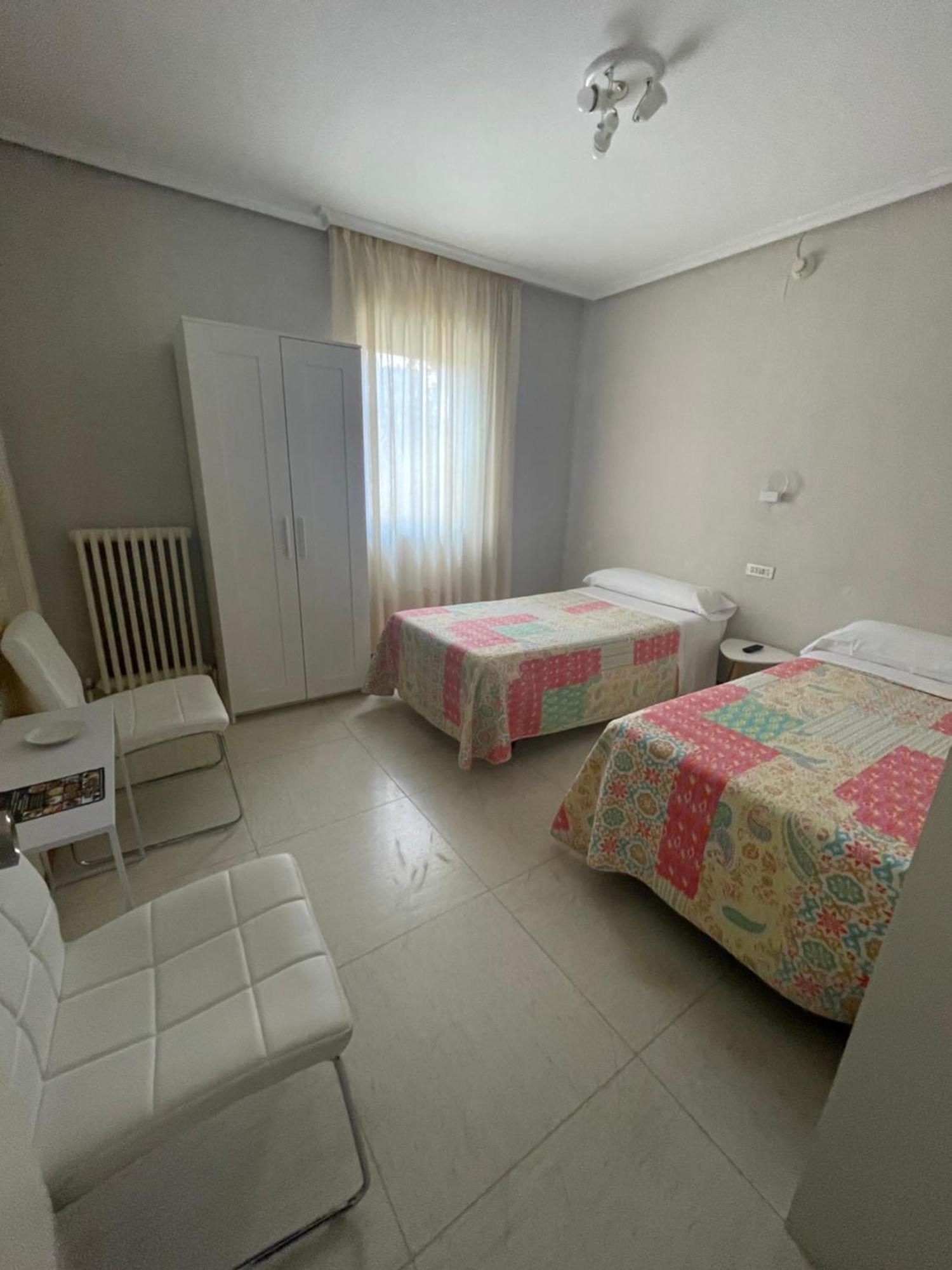 Hostal Ochoa San Adrián Extérieur photo